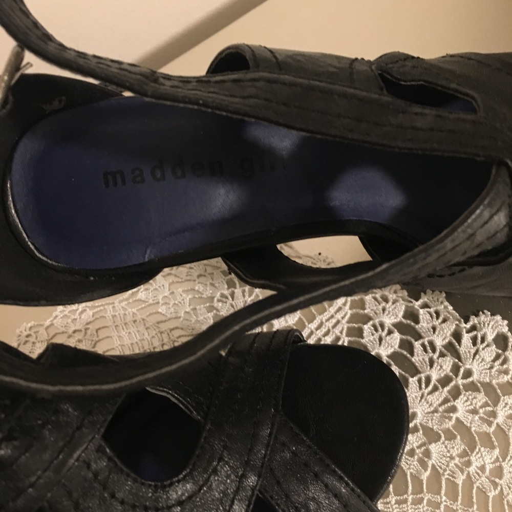 Shoe - Picture 3 of 5